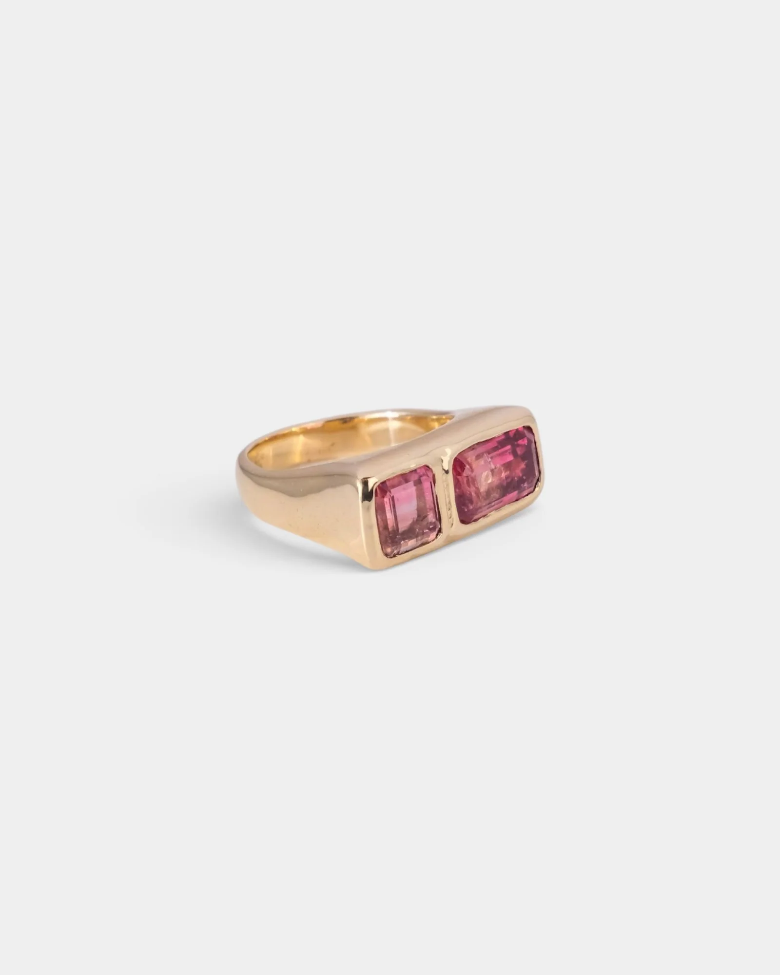 Cyrano Signet Ring - Image 3