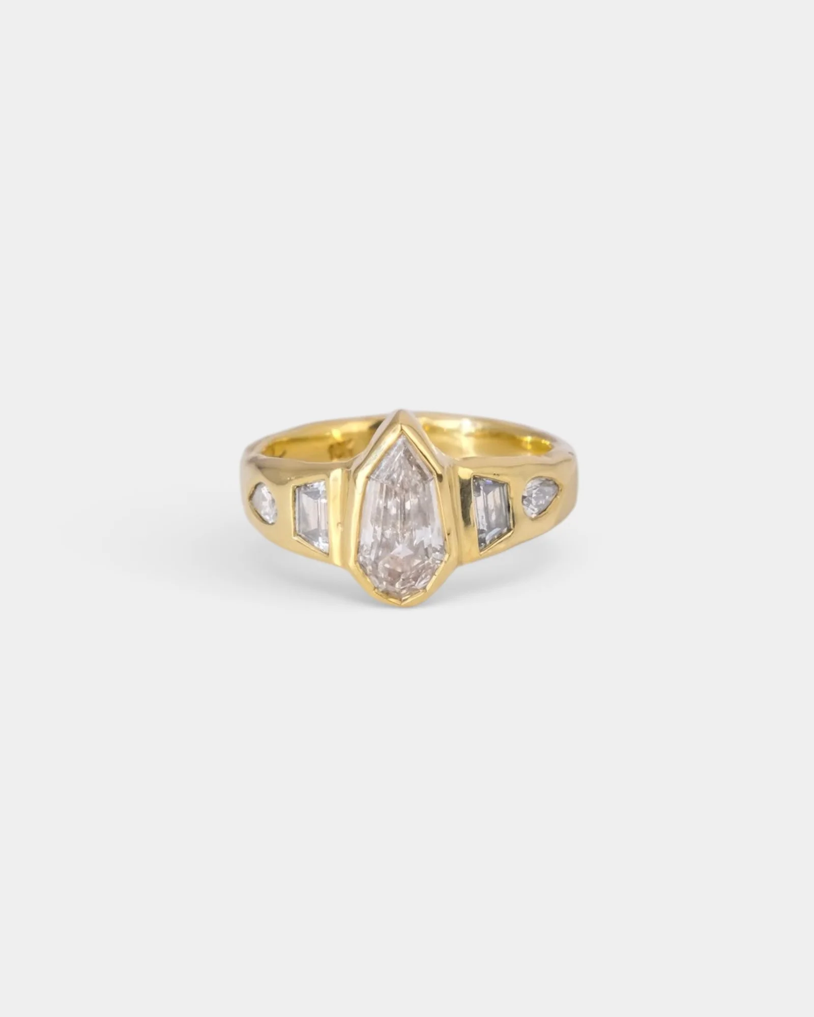Queen o'Diamonds Ring